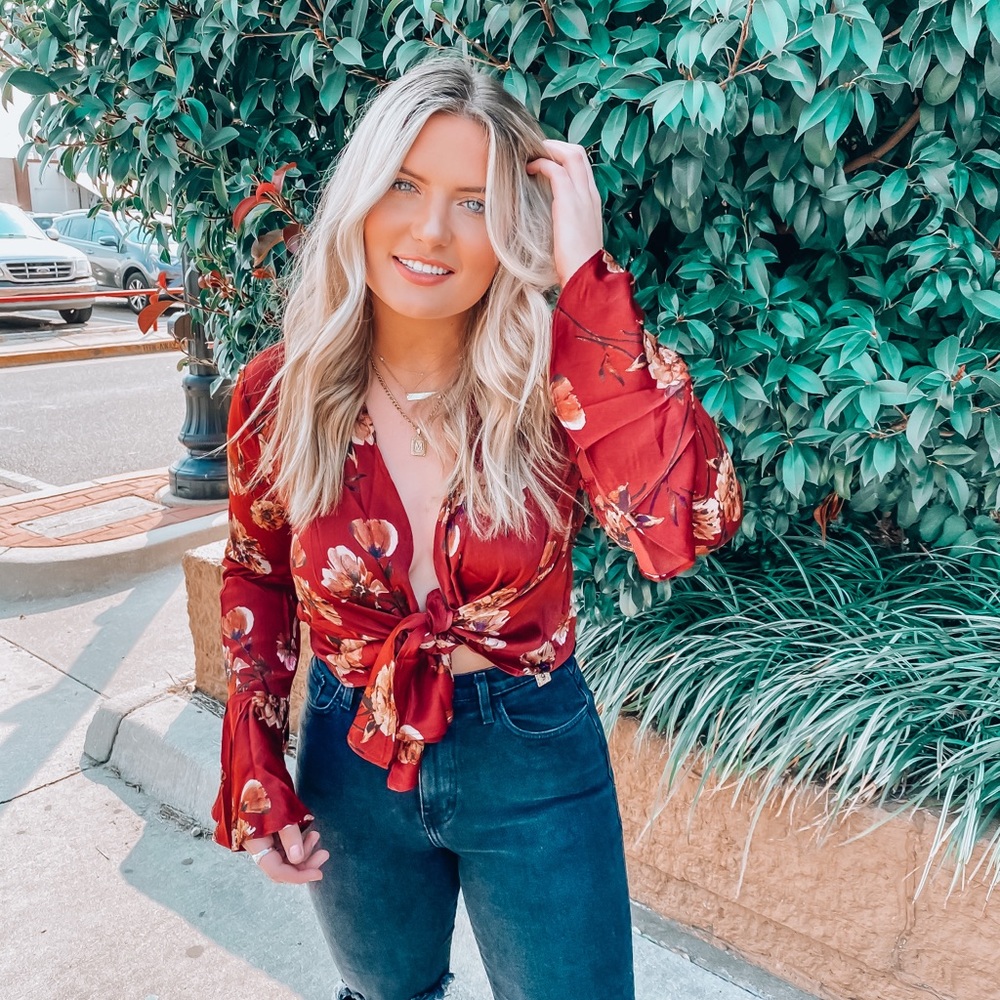 TIE IN THE FRONT FLORAL TOP